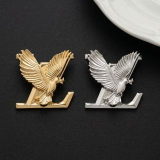 LV round pearl double-letter pin, versatile and stylish lapel pin for suits, coats, and bags, made of alloy